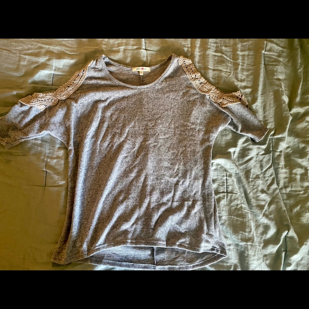 Shoulder out sweater with lace